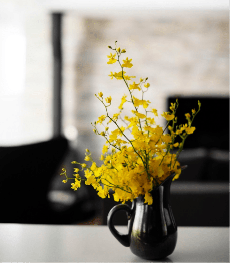 居心地の良い空間とは快適性や利便性に加えデザイン性も兼ね備えたものであると考えます。お客様の想いに寄り添いながら日々の生活のご不満点を解消し、新しい住まい方をご提案します。家で過ごすひと時に何より幸せを感じられますように。間取りの設計からインテリアまで、帰りたくなる家づくりを目指してお手伝いいたします。